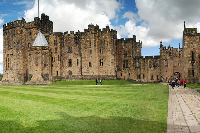 1 Day Alnwick Castle, Holy Island & Scottish Borders - Why this day trip works from Edinburgh