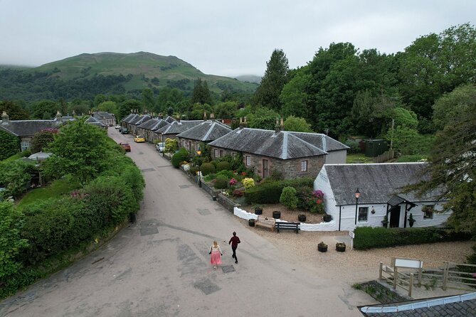 1 Day Castles, West Highlands and Loch Lomond Tour from Edinburgh - What the guides add to the day