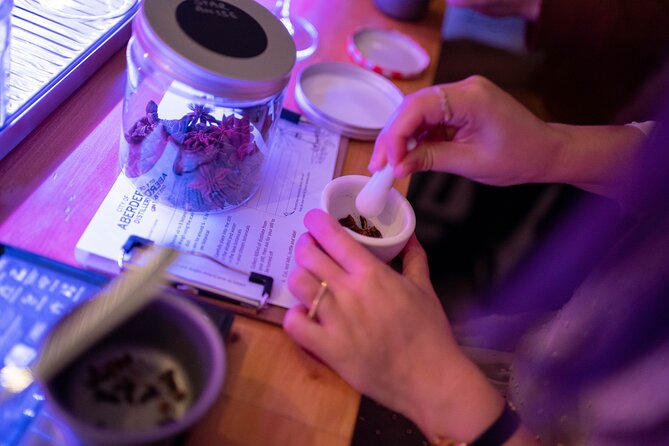 2 hour Gin School Experience in Aberdeen - Choosing from more than 100 botanicals