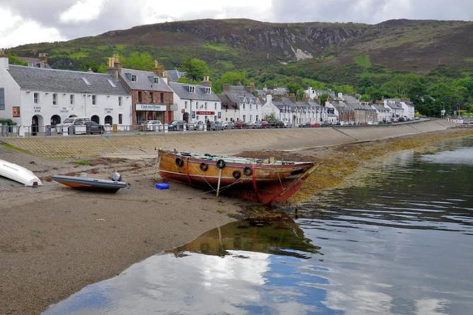 6-Day Outer Hebrides and Isle of Skye Small-Group Tour from Edinburgh - Day 4: Luskentyre, Harris Tweed, and Portree
