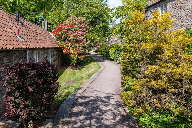 Aberdeen Historical Walking Tour - Powis Gates and the heart of Old Aberdeen