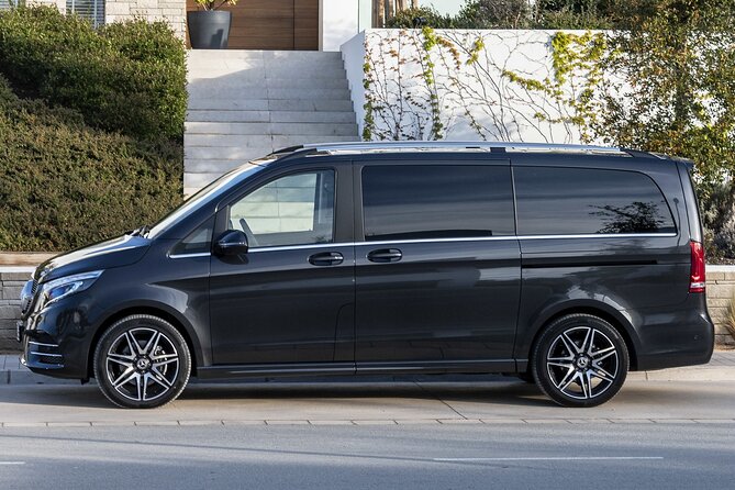 Arrival Transfer: Airport EDI to Edinburgh by Luxury Van - The 30-minute ride in a Mercedes van
