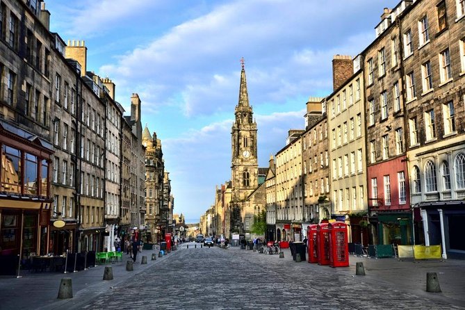 Arrival Transfer: Airport EDI to Edinburgh by Luxury Van - What the airport welcome is like