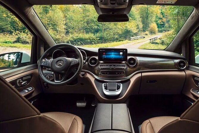Arrival Transfer Edinburgh Airport EDI to Edinburgh by Minivan - The vehicle, luggage, and comfort level