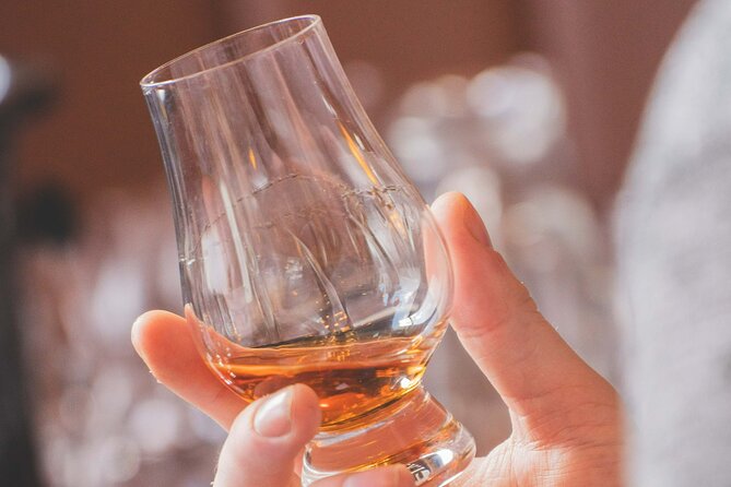 Cellar Of Scotland Walking Tour, taste Edinburgh's finest drinks - Walking from the New Town into the Old Town