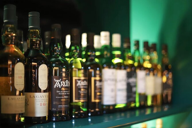 Cellar Of Scotland Walking Tour, taste Edinburgh's finest drinks - Scottish gin and tonic in an Edinburgh pub
