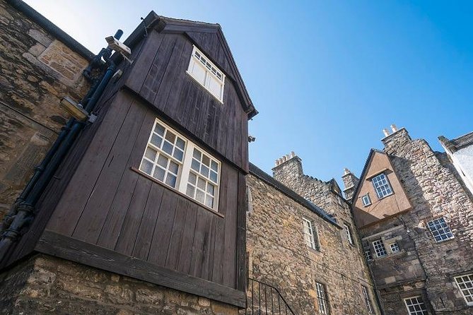 Curious Tales of the Royal Mile - Private Walking Tour - Starting below Edinburgh Castle at Castlehill