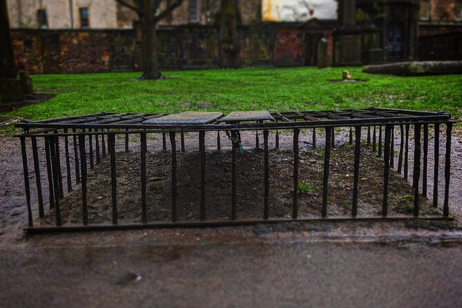 Dark History and Ghost Tour of Edinburgh - Grassmarket, executions, and Maggie Dickson