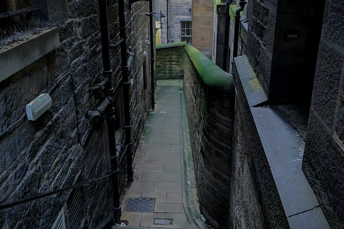 Dark History and Ghost Tour of Edinburgh - Price, pace, and what you receive