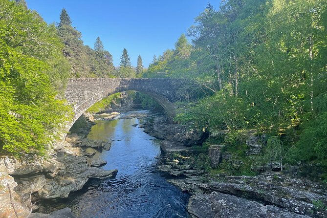 Day tour to Isle of Skye and Fairy Pools from Inverness - Loch Ness and Urquhart Castle: a quick first look