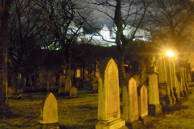 Edinburgh 2 Hour Nighttime Ghost Tour Italian Tour Guide - Greyfriars and the tour’s most important uncertainty