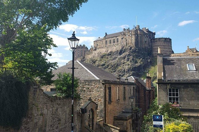 Edinburgh Castle Guided Walking Tour in English - Weather, footing, and what to carry
