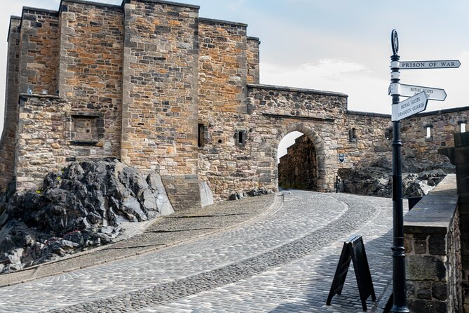 Edinburgh Castle: Guided Walking Tour with Entry Ticket - Mary Queen of Scots and the Great Hall