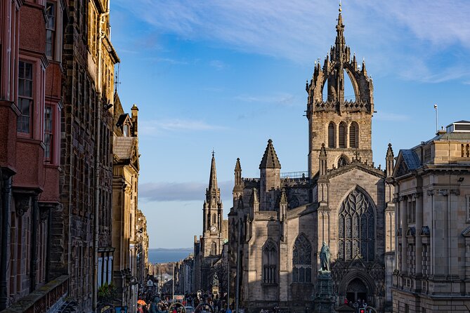 Edinburgh Castle: Guided Walking Tour with Entry Ticket - Group size, pace, and physical effort
