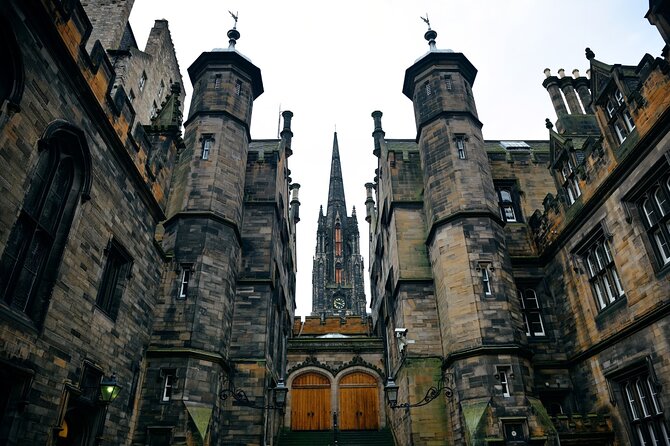 Edinburgh Castle & Old Town Small Group Guided Tour - Entering Edinburgh Castle for 50 minutes