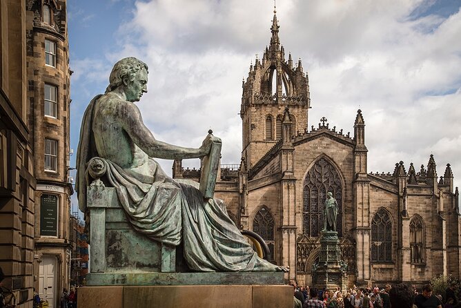 Edinburgh Castle & Royal Mile Walking Tour - Ticket Included - Writers, carved hearts, and Victoria Street