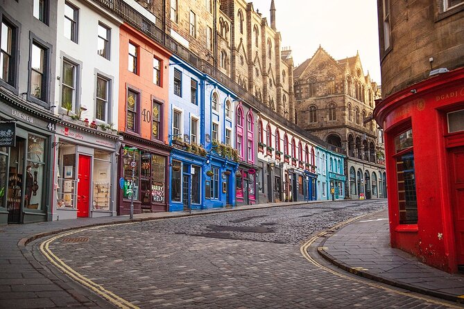 Edinburgh Castle & Royal Mile Walking Tour - Ticket Included - Climbing to Edinburgh Castle