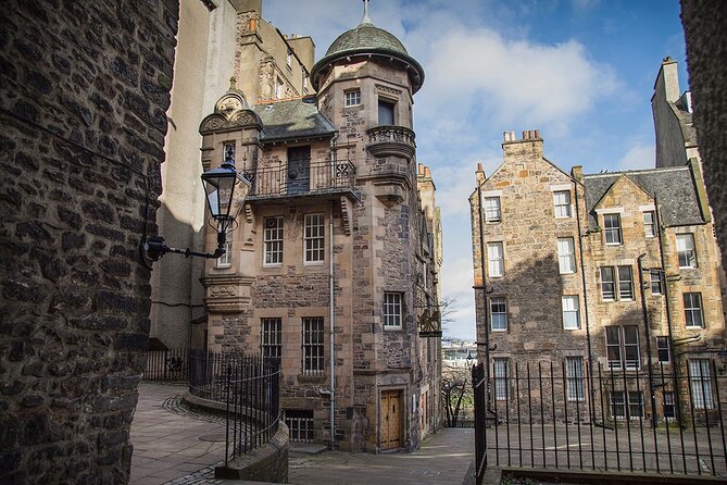 Edinburgh Castle & Royal Mile Walking Tour - Ticket Included - Price, pace, and overall value