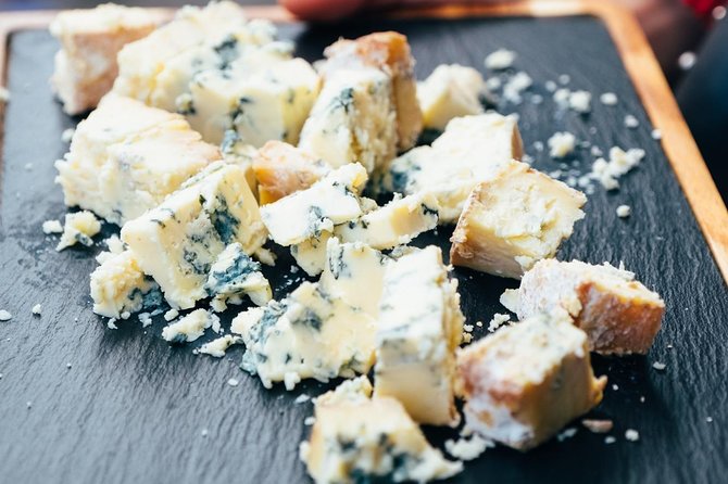 Edinburgh Cheese Crawl : Guided Food Tour - Guides who shape the experience