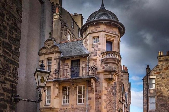 Edinburgh City Centre Private and Personal Full Day Driving Tour - The Royal Mile links castle and palace