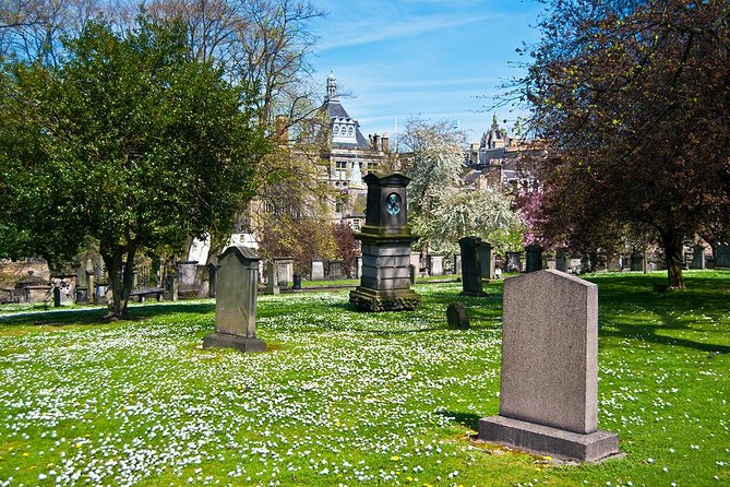 Edinburgh Darkside Walking Tour: Mysteries, Murder and Legends - Storytelling makes or breaks the experience