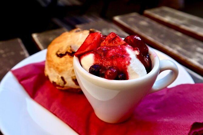 Edinburgh Food Tour with Scotch, Haggis, a Secret Dish & More - The Royal Mile connects food with Edinburgh’s past
