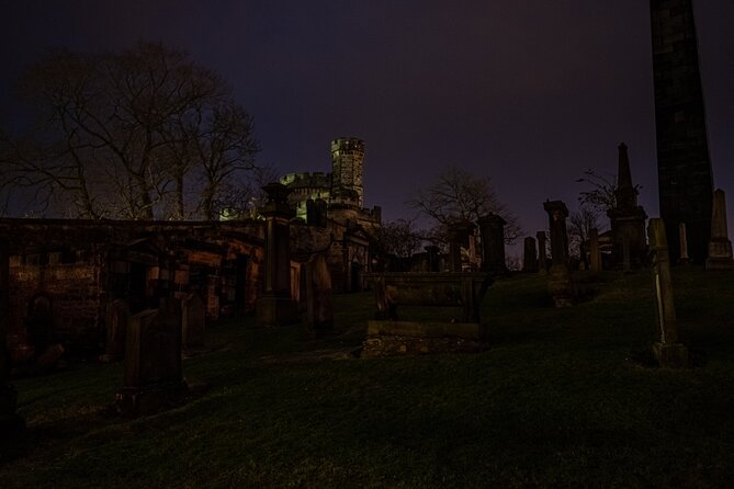 Edinburgh Ghost Tour: Mysteries, Legends and Murders - Starting on the Royal Mile at 351 High Street