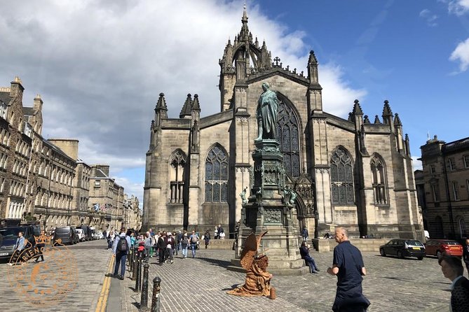 Edinburgh Half Day Guided Private Tour in a Premium Minivan - Castle Hill, Grassmarket, and Edinburgh’s darker stories