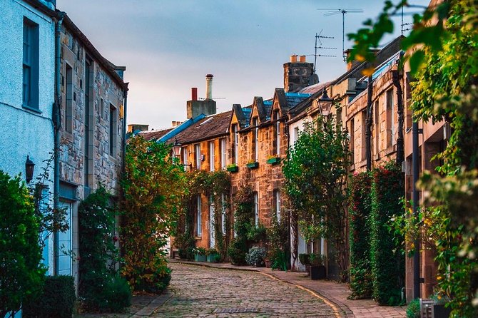 Edinburgh Half Day Tour (Private Chauffeur) - Grassmarket and the castle view