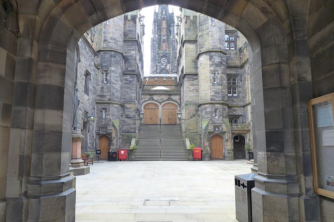 Edinburgh: History Lovers Old Town Walking Tour - What the pace and group size feel like
