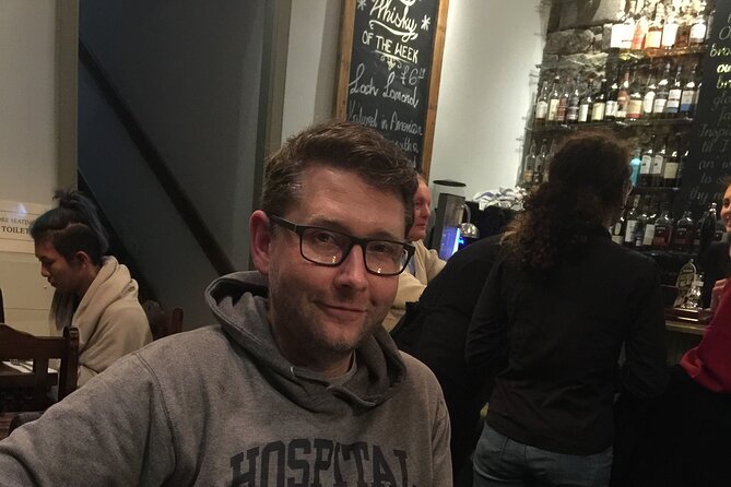 Edinburgh Night Tour with a Local Guide: Private & 100% Personalized - Live music for a slower evening