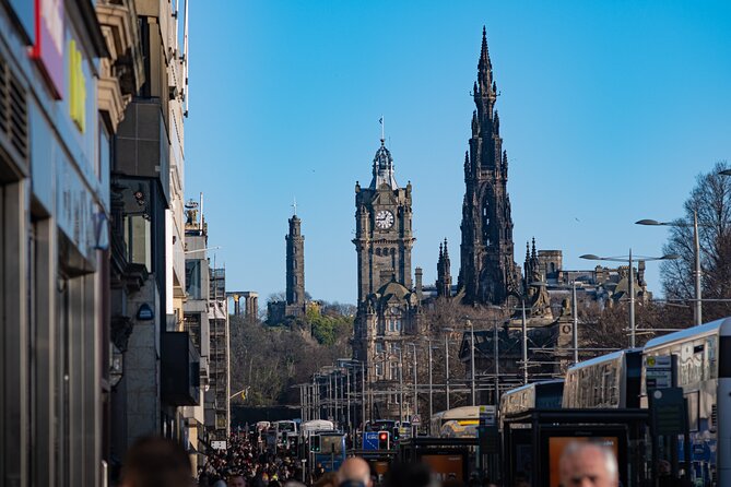 Edinburgh Old Town: Historical Guided Walking Tour - Guides Gavin and Urs bring different strengths