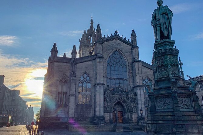 Edinburgh Old Town: Historical Guided Walking Tour - What the historical route gives you