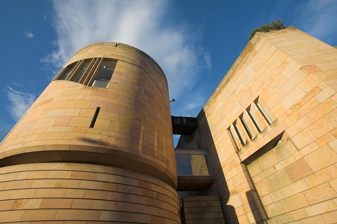 Edinburgh: Old Town's Highlights Walking Tour - Starting on the Royal Mile at 130 High Street
