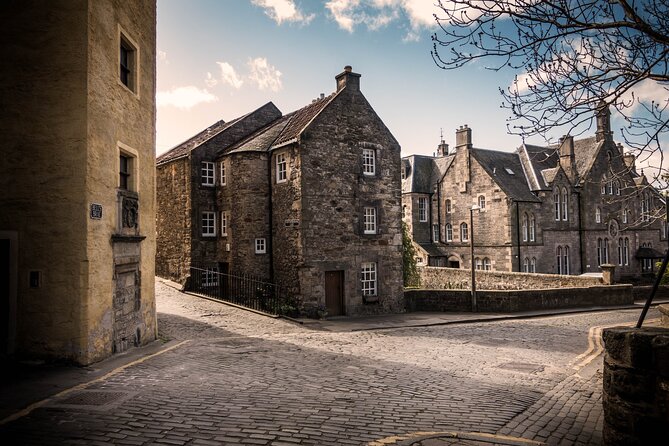 Edinburgh: Old Town's Highlights Walking Tour - A very low price, with realistic expectations