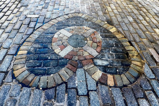 Edinburgh - Old Town Stories - Greyfriars links religion, medicine, and a famous dog
