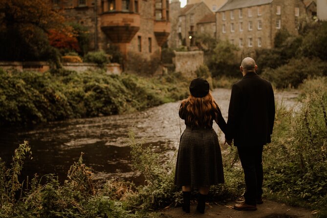 Edinburgh Photo Shoot - capture your memories ! - Walking the High Street toward Edinburgh Castle
