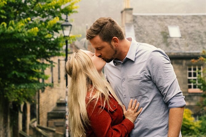 Edinburgh Photoshoot for Couples, Families & Solo Travellers - Why a private Edinburgh photo session works