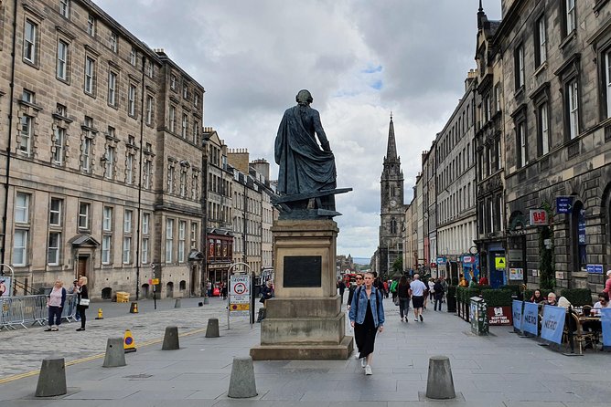 Edinburgh Private Walking Tour - Deacon Brodie’s Tavern and the double life behind a famous name
