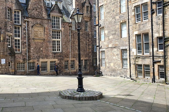 Edinburgh Private Walking Tour - The guides and the private pace