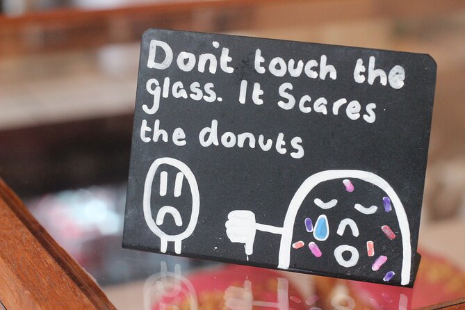 Edinburgh’s Donut & Pastry Experience with Underground Donut Tour - Victoria Street, Edinburgh’s colorful curve