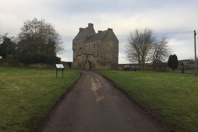Edinburgh: The Outlander, Palaces & Jacobites Tour - Leaving Edinburgh and crossing toward Fife