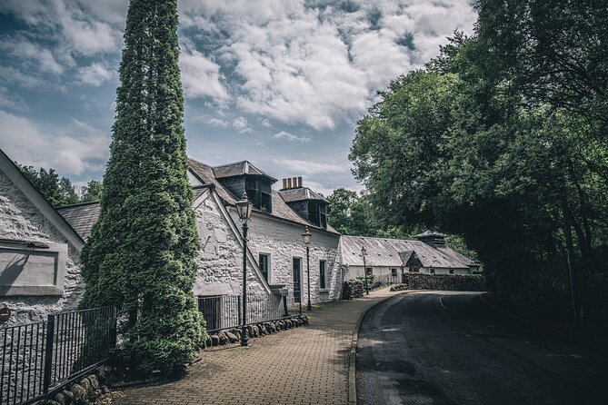 Edinburgh: The Ultimate Whisky Experience Tour - Two Highland distilleries from Edinburgh