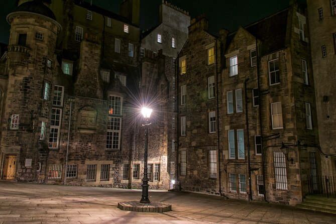 Edinburgh: Witches & Haunted History Walking Tour - Victoria Street and an infamous local character