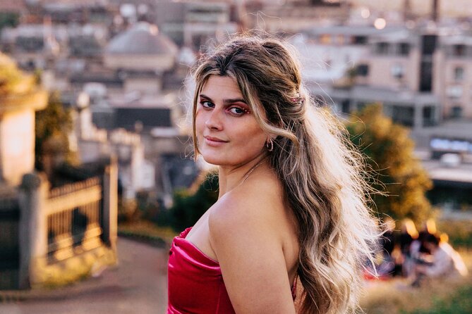 Elegant Professional Private Photoshoot Tour in Edinburgh - What Lewis adds beyond the camera