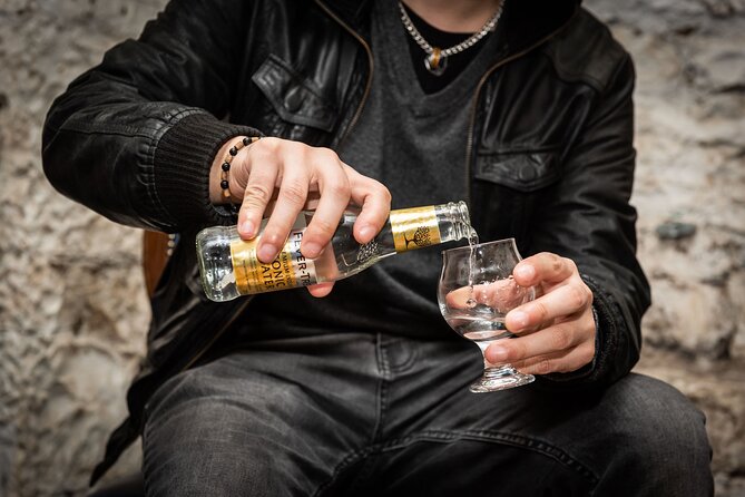 Evolution of Gin and Underground Gin Tasting in Edinburgh | 1hr - Why this is more than four glasses of gin