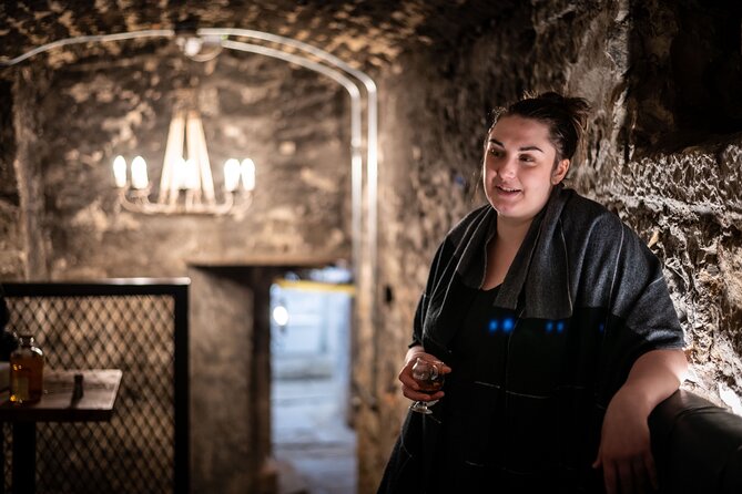Evolution of Gin and Underground Gin Tasting in Edinburgh | 1hr - The four-gin route, from aqua vitae to Scotland today