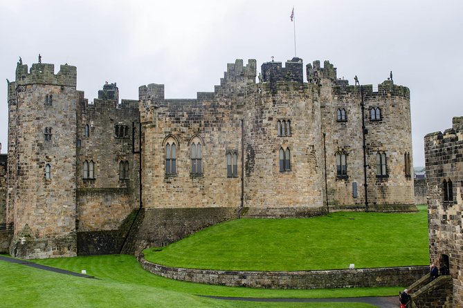From Edinburgh: 1-day Outlander Tour - attractions included - Culross, the village of Cranesmuir