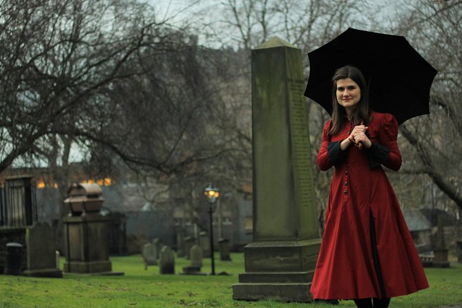 Ghost Tour in Spanish - Starting at 124 High Street in Edinburgh Old Town