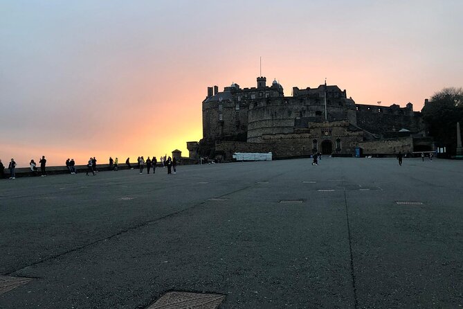 Ghosts of Edinburgh: Bloody Past Exploration Game and Tour - Greyfriars Bobby and the kirkyard edge